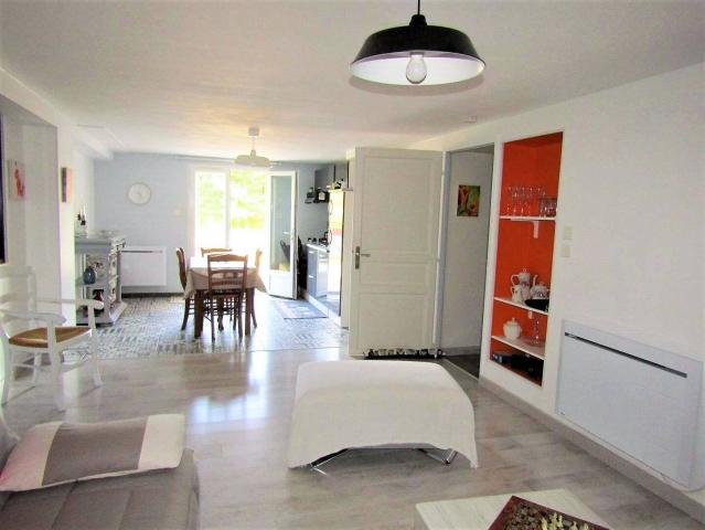 DOUZAT 16290 Appartement meublé T3 en rez de chaussée