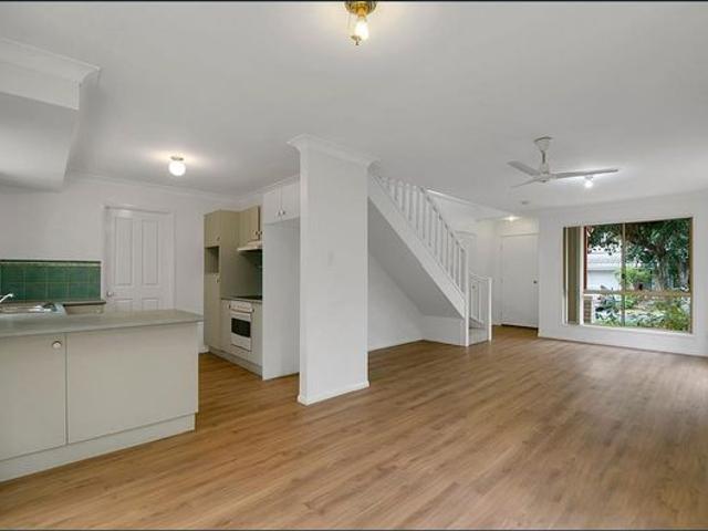 Double Air Conditioned Townhouse within Walking Distance to Warrigal State School, set in Spacious Gated Complex