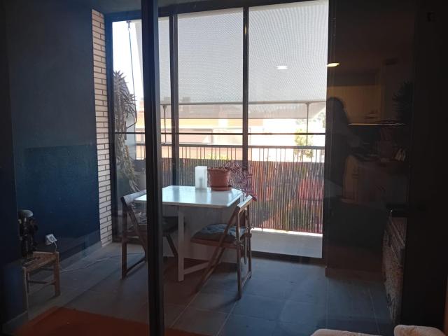 Single bedroom in a 3 bedroom flat