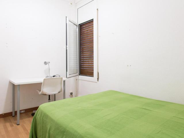 Double bedroom with a charming vibe for a student, in the Vila de Gràcia