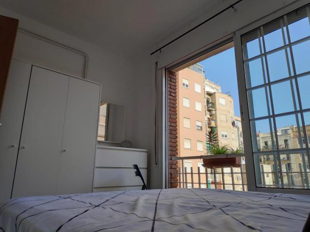 Double bedroom with a great daylight, you have pay cleaning fee monthly
