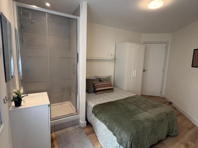 Double Bedroom with a private bathroom