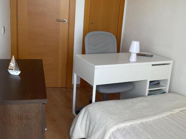 Double bedroom, with balcony, in 3 bedroom apartment