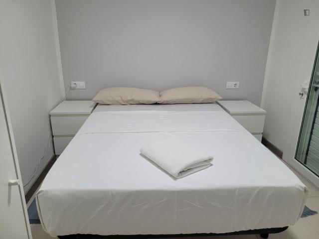 Double bedroom, with balcony, in 3 bedroom apartment