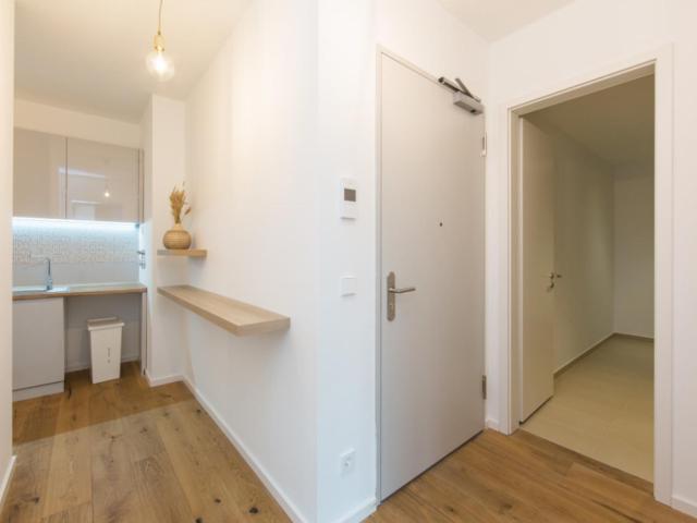 Double bedroom, with balcony, in 3 bedroom apartment