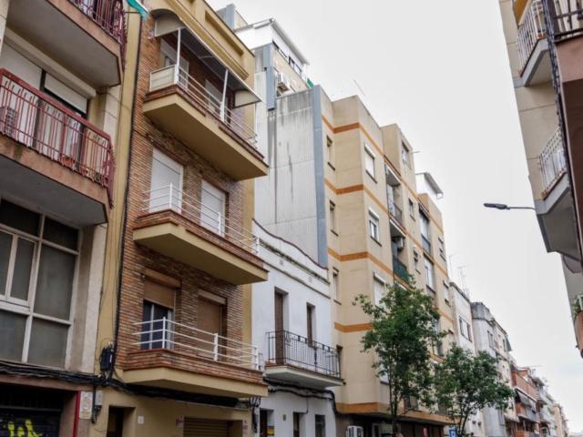 Double bedroom, with balcony, in 2 bedroom apartment 15 min from universities