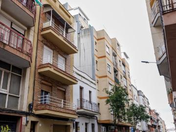 Double bedroom, with balcony, in 2 bedroom apartment 15 min from universities