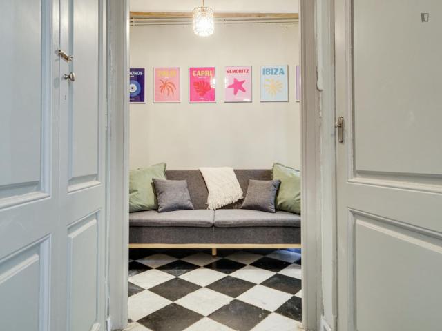 Double bedroom, with balcony, in 4 bedroom apartment