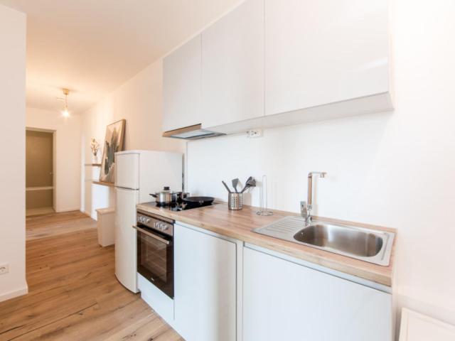 Double bedroom, with balcony, in 4 bedroom apartment
