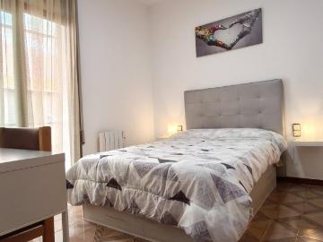 Double bedroom, with balcony, in 5 bedroom apartment