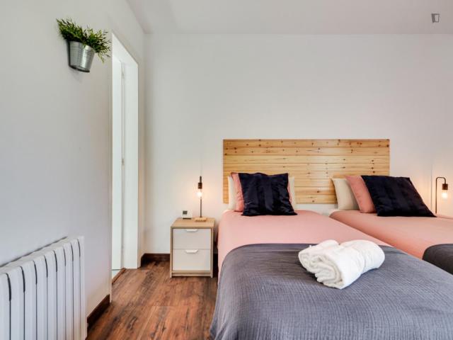 Double bedroom, with balcony, in 5 bedroom house