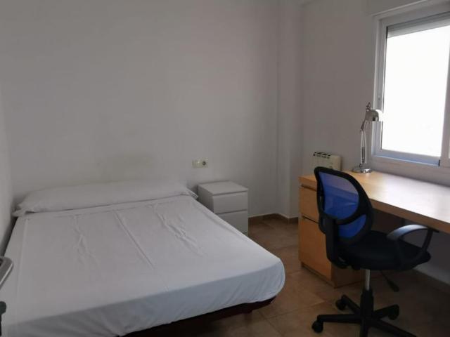 Double bedroom, with balcony, in 6 bedroom apartment