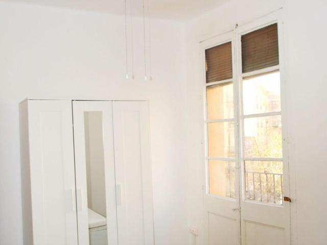 Double bedroom with balcony near Plaça d'Espanya