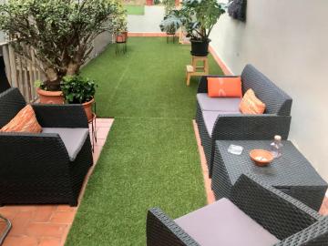 Double bedroom, with private bathroom, in 2 bedroom apartment in Vall d’Hebron