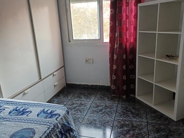 Double Bedroom with view to the street