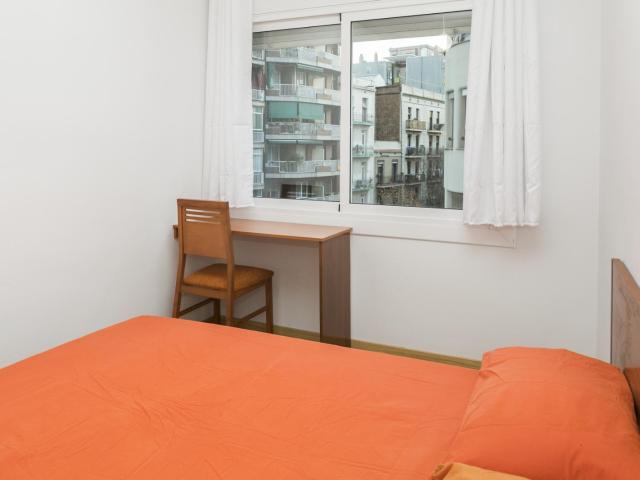 Double bedroom El Clot, next to Clot metro station