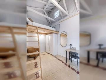Double bedroom for rent in 8 bedroom apartment in Granada