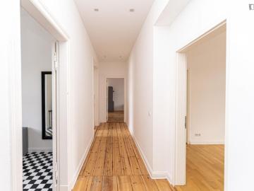 Double bedroom in 4 bedroom apartment