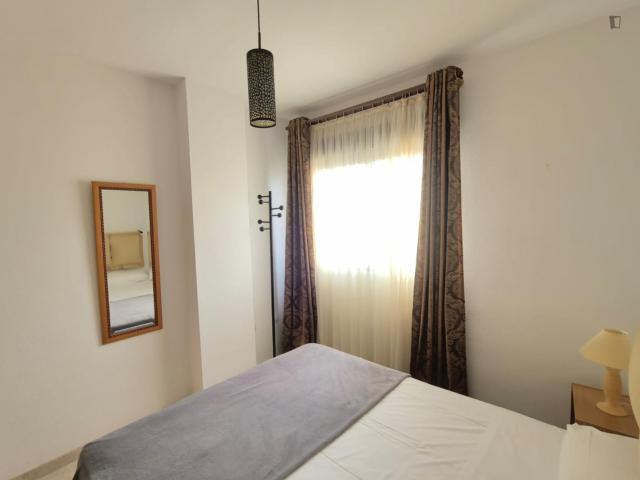 Double bedroom in 4 bedroom apartment