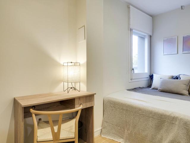 Double bedroom in 4 bedroom apartment