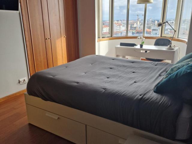 Double bedroom in 4 bedroom apartment
