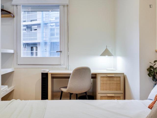 Double bedroom in 4 bedroom apartment