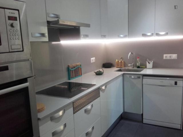 Double bedroom in 5 bedroom apartment