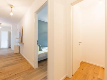 Double bedroom in 5 bedroom apartment