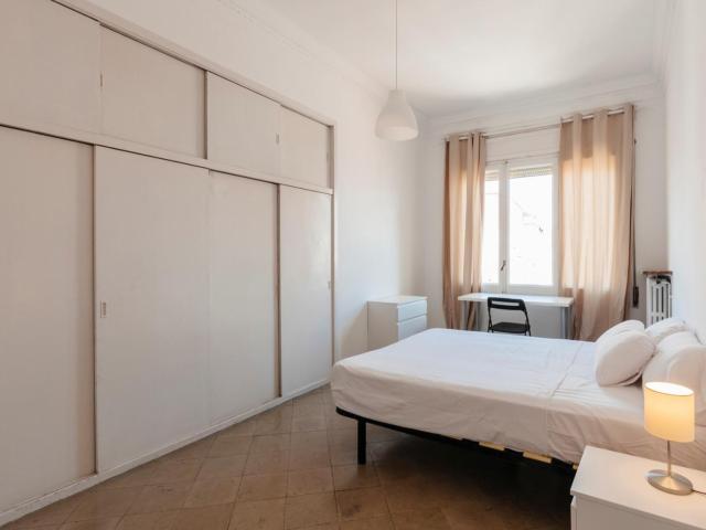 Double bedroom in 14 bedroom apartment