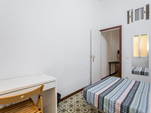 Double bedroom in 3 bedroom apartment