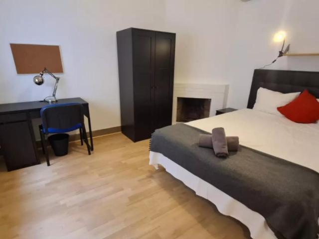 Double bedroom in a student flat, near Facultat de Medicina