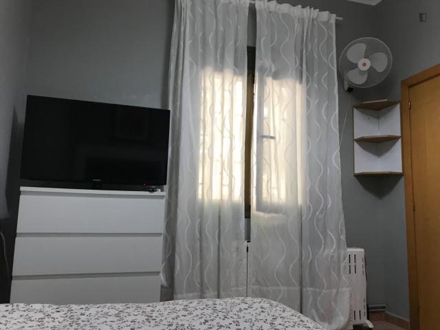 Double bedroom in a 3 bedroom apartment, in Sant Martí de Provençals