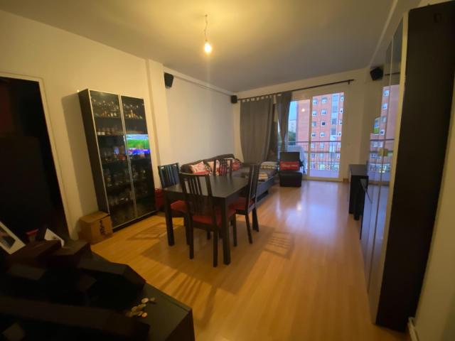 Double bedroom in a 4 bedroom apartment near Roma Areeiro train station