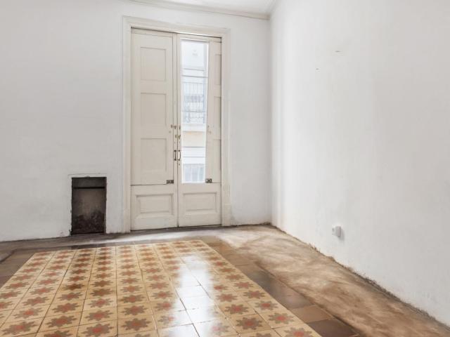 Double bedroom in a 5 bedroom apartment