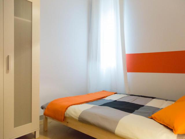 Double bedroom in a 6 bedroom apartment near Passeig de Gràcia metro station
