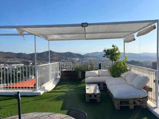 Double bedroom in penthouse well connected to the city center