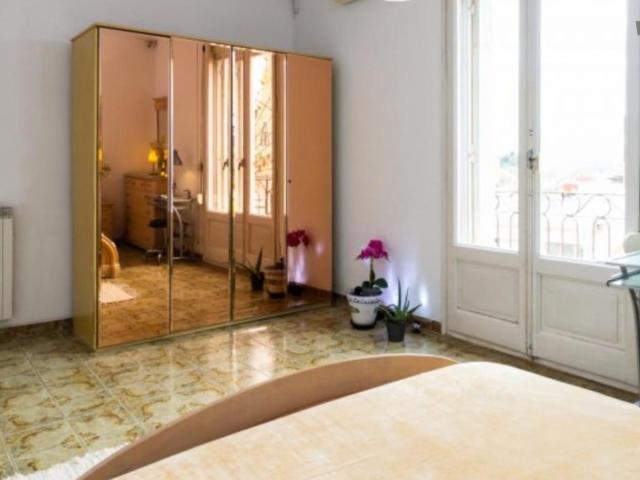 Double bedroom near Drassanes metro station