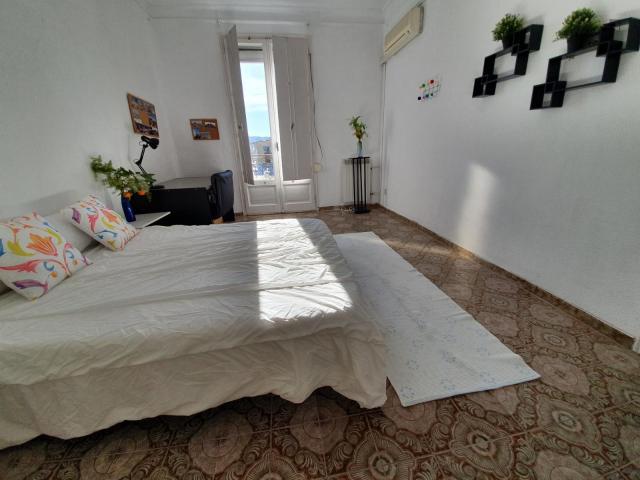 Double bedroom near Drassanes metro station
