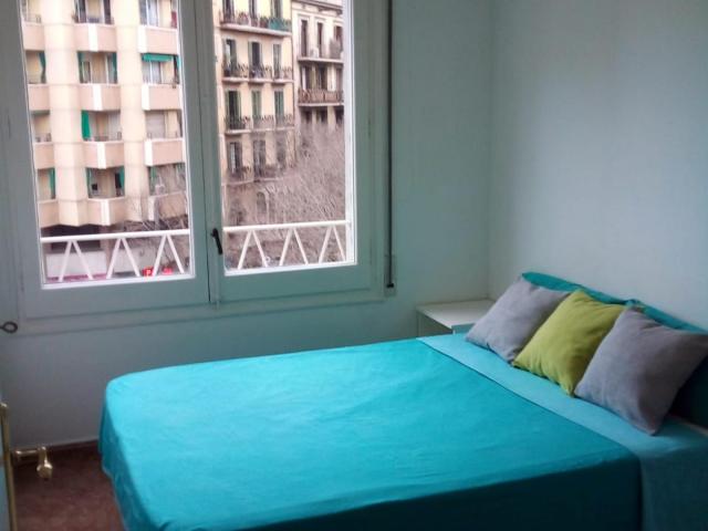 Double bedroom near the Verdaguer metro
