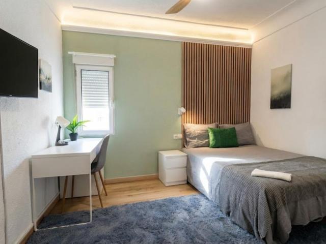 Double bedroom near the Alicante train station