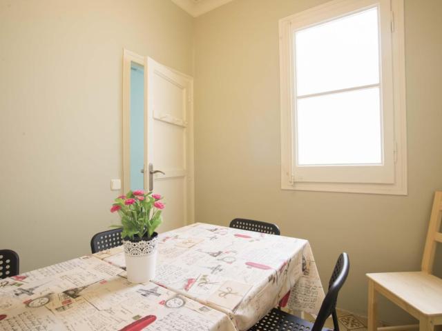 Double bedroom near the Plaça de Molian railway stop