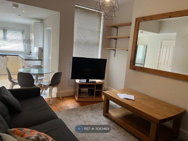 Double Bedroom Student House, Manchester M20, 5 bed shared accommodation to rent, £559 pcm | PrimeLocation