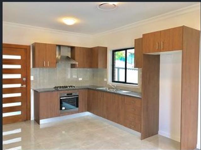 Double Brick Granny flat In a Quiet Street Only minutes to Train station