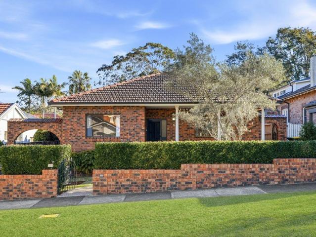 Double Brick Family Home |Expansive 697sqm Level Block| Prime Cul de sac
