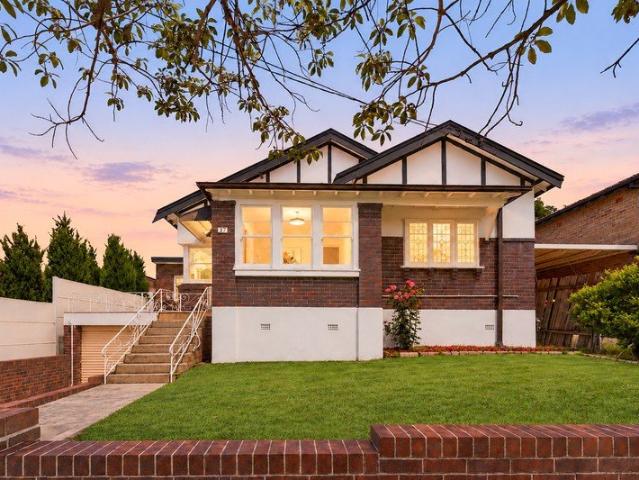 Double brick home in perfect family friendly position