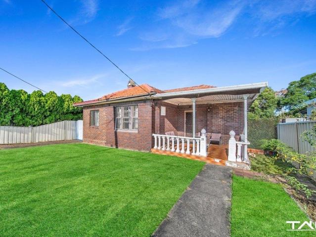 Double brick home on huge 815 square metre land