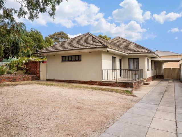 Double Brick, Mid Century Modern with Room to Spare