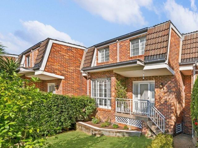 Double brick, North facing townhouse in the sought after Hornsby North Public School catchment