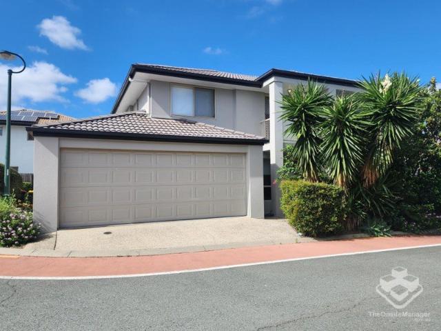 Double Garage, Pool & Air con