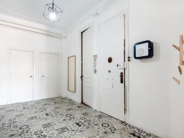 Double ensuite bedroom near Diagonal metro station